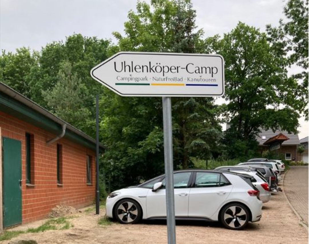 Parkplatz Uhlenköper Camp mit Elektroautos